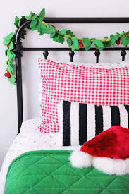 Noel christmas diy christmas ornaments christmas decorations ornament crafts homemade christmas ornaments recipe christmas ideas ornaments ideas outdoor decorations. Cute And Cheerful Christmas Bedroom Decorating Ideas Pink Peppermint Design