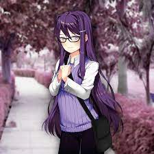 Yuri goes for a walk in her new outfit! [Wholesome GIF!] : r/DDLC