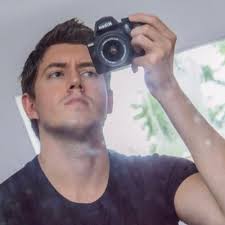 Mark Ewen (@bambambiggalo)