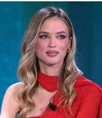 Almudena y Borja: Amor y Desafíos en la Isla de Tentaciones