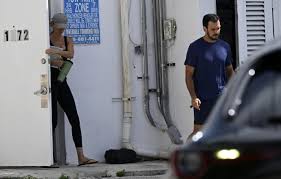 Gisele Bundchen Cruises Past Ex Tom Bradys House With Joaquim Valente