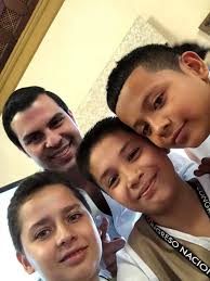 ALMUERZO CON LOS 128 DIPUTADITOS...