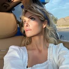 Sierra Mayfield (@sierram07)