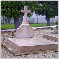 Un acte de vandalisme commis sur la tombe du général de gaulle, c'est un acte contre la france. Tombe Du General De Gaulle Colombey Les Deux Eglises Mapio Net