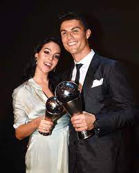 Born 5 february 1985) is a portuguese professional footballer who plays as a forward for serie a club. Bei Gucci Kennengelernt Georgina Uber Ihre Liebe Zu Weltstar Ronaldo Real Total