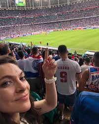 Não sei quem foi que colocou o carnaval junto com a Libertadores, mas saiba  que te amo!!!! Depois de 36 anos, o Bahia sobrou, 3x0 e agora é fase de  grupo! Ceni