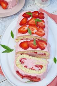 Erdbeerrolle Mit Buttermilch Zitronenmousse Rezept Erdbeerrolle Kuchen Und Torten Rezepte Kochen Und Backen