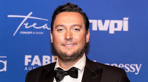 Het officiële videokanaal van tino martin. Tino Martin Geeft Eerste Reactie Aan Luckytv Na Veelbesproken Optreden Rtl Boulevard
