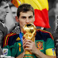 BandSports - FIM DE UMA ERA! Aos 39 anos, o goleiro Iker Casillas anunciou oficialmente sua aposentadoria. O melhor goleiro do século? 🏆 5x LaLiga 🏆 4x Super Copa da Espanha 🏆