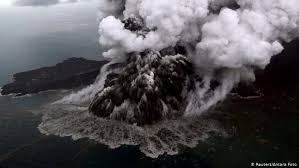 A tsunami is a series of ocean waves that sends surges of water, sometimes reaching heights of over 100 feet (30.5 meters), onto land. Volcano Triggered Tsunami Kills Scores In Indonesia News Dw 22 12 2018