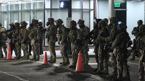 Перевод контекст martial law c английский на русский от reverso context: Federal Arrests Trump S Law And Order Is Starting To Look Like Martial Law Cnnpolitics