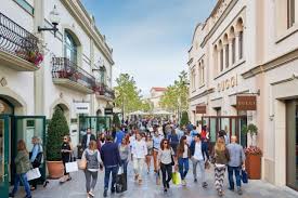 Bicester Village At Boxing Day 2023 👀🎁 26Th December #Boxingday # Bicestervillage - Youtube