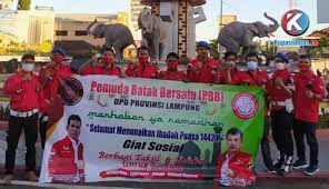 Now we recommend you to download first result pemuda batak bersatu mp3. Kupas Tuntas Pemuda Batak Bersatu Bagi Bagi Takjil Dan Masker Gratis Di Bandar Lampung