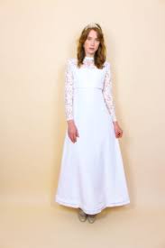 Diese traumkleider greifen wunderschöne modische epochen und akzente aus der vergangenheit auf und lassen sie modern übersetzt weiterleben! Vintage Brautkleider Hochzeitskleider Online Kaufen Oma Klara