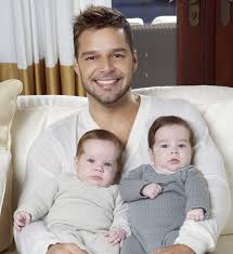 Promis ricky martin kinder kinder fotografie jungen gute nacht süße jungs mode für männer ricky martin aparece en público junto a sus hijos mateo y valentino y su novio, jwan yosef, por. Monsieur Fischer Gayle Stars Sternchen