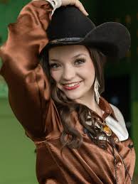 Ever wonder what it feels like to play dress-up and suddenly become that  girl? That's exactly what happened when Cat stepped in front of my camera  in Nashville. With JAP styling, your