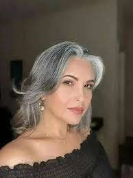 Hola vecino, cómo estás 😘 Este mensaje es para ti Estoy muy confundida 🥺  porque ahora no me estás respondiendo... Te necesito 😟 Por favor, dime  hola 💔💔