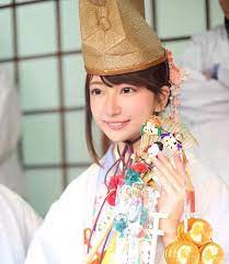 びじょ おしゃれまとめの人気アイデア pinterest かとり 芸能人 巫女さん 羽田