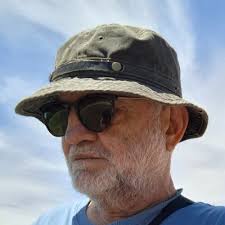 Pq hj é sábado... firme na trilha literária de @gcamarotti. A editora Âyiné  tem publicado bons livros de viagem. William Blacker, jornalista, viajou  pela Transilvânia (Romênia e Moldávia), terra dos ciganos. Um