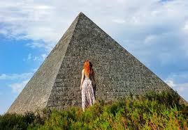 Plan je vakantie naar schotland in een paar stappen. The Secret Scottish Pyramid In Cairngorms National Park