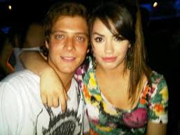 Me da tristeza verte ir. Gaston Dalmau Lali Casi Angeles Personajes Angeles Personas