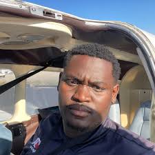 Is anyone looking to time build in south Florida at KHWO?