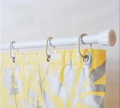 Tirai pun nggak harus menutup semua ruang, bisa sebagian saja tirai yang menjuntai ke bawah via enolivier.com Jual Gantung Centelan Tirai Pintu Tirai Pembatas Ruangan Tirai Kamar Mandi Korden Horden Di Lapak Noemany Bukalapak