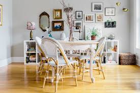 Design your dining room space to be comfortable and entertaining. Dining Room Wall Decor Ideas