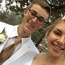 Taryn Burns and Brady Deaton's Wedding Website