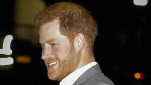 Harry habe eine neurose entwickelt, was die medien betreffe. Glatzen Panik Prinz Harry Stattet Londoner Haarverlust Klinik Einen Besuch Ab