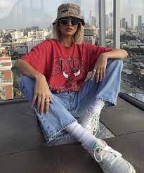 Bucket Hat Denim Women S Street Style Fashion Women S Cute Outfit Ideas High Fashion Streetstyle St Fashion Inspo Outfits Outfits With Hats Retro Outfits