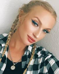 𝖆𝖒𝖇𝖊𝖗 𝖜𝖊𝖘𝖑𝖊𝖞 🦋