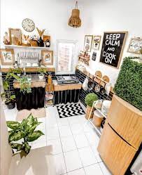 Kali ni nak share skit macam mana susun atur kat dapor aku yang kecik tu. 15 Gambar Idea Deko Dapur Tanpa Kabinet Hiasan Ruang Dapur Kecil
