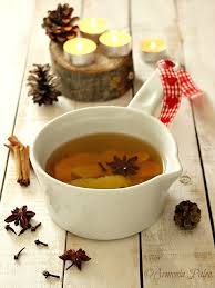 Dopo aver preparato il vin brulé nella slow cooker, per la prima volta, l'ho rifatto più di una volta.mentre sorseggiavo una bicchiere di fumante e profumatissimo vin brulé ho pensato, che avrei voluto berlo con una fetta di torta di mele. Brule Di Mela