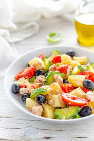 Insalata Di Patate Con Zucchine Tonno Pomodorini E Olive Ricetta Ricette Insalata Di Patate Insalate