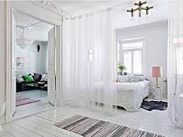 Berukuran 4,1x16,5x12,5 m dan terbuat dari kombinasi bahan kayu, kain, dan baja. 8 Ide Partisi Ruangan Minimalis Buat Rumah Kecil Terlihat Besar Dekoruma Com Line Today
