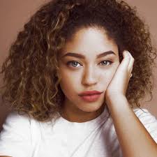 Illustration of a mermaid with pink hair and green eyes; See This Instagram Photo By Tortillaa 10k Likes Character Inspiration Girl Character Inspiration Girl With Green Eyes