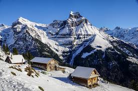 La sauge 1588 cudrefin zwitserland. Foto S Alpen Zwitserland Berg Winter Natuur Sneeuw Gebouw