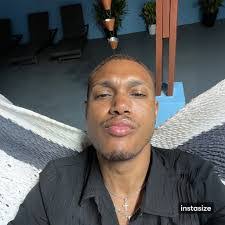 Rashad Lipscomb's Instagram, Twitter & Facebook