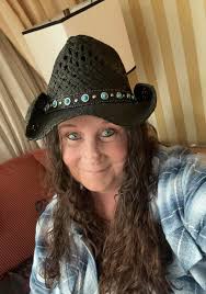 I broke my old pampered chef 12x18” stoneware brownie pan I believe it was.  They don't make them any longer. Anyone else have a good brand replacement?  It was a tragedy in