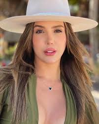 Elsa Ochoa's Instagram, Twitter & Facebook