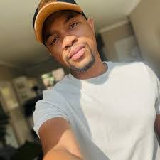 Nat Lee's Instagram, Twitter & Facebook