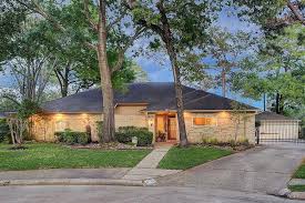 The houstons are still tenants of waterfront properties at bondi beach and the hawkesbury river that they sold to lmi. 4702 Brian Haven Dr Houston Tx 77018 Zillow