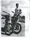 1977 Press Photo Suncoast Cycles Manager Gary Hoffman w ...