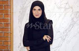Izreen azminda is an actress, known for juvana (2011), pecah (2013) and kak marr (2016). Izreen Azminda Dah Kahwin Kini Bermadu Hiburan Mstar