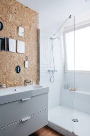 Amenager Une Petite Moyenne Salle De Bain 20 Photos Remplacer Baignoire Par Douche Decoration Salle De Bain Idee Salle De Bain
