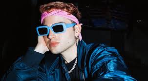 Aj Summers: "In Italia stiamo iniziando a sperimentare su melodie e testi  come si fa in America. Tornerò a Maggio in Italia, ma mi piacerebbe  partecipare anche ad un reality negli USA." -