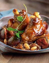 Mettre au four et arroser très régulièrement (toutes les 5 à 10 minutes) avec du bouillon (en. Recette Confit De Souris D Agneau Aux Figues Et Aux Amandes Marie Claire