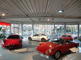 Fourtitude Com Alfa Romeo 4c Photos From Dealer In Germany Alfa Romeo 4c Retail Architecture Car Showroom