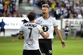 Philine roepstorff‏ @philinepi 24 jun 2015. Modelkaeresten Sur Pa Nicklas Bendtner Saelger Alle Hans Ting Footy Dk